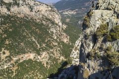 lebanon-hike-wadi-quannoubine-kadisha-hiking