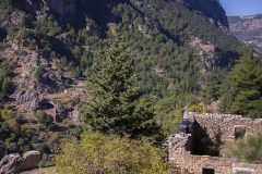 lebanon-hiking-hike-natural-reserve-wadi-quannoubine-kadisha