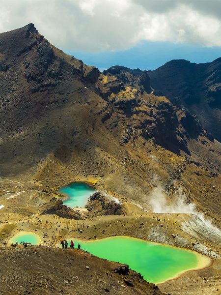 new-zealand-hike-hiking-tongariro-alpine-crossing-volcano-trail