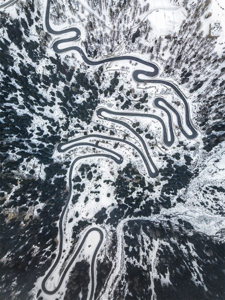 switzerland-maloja-pass-roadtrip-drone-winter-snow