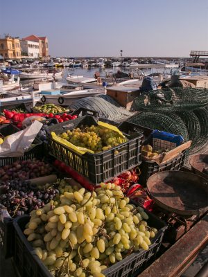 lebanon-tyre-harbour-fishermen-fruits-vegetables-street-food-lebanonalacarte